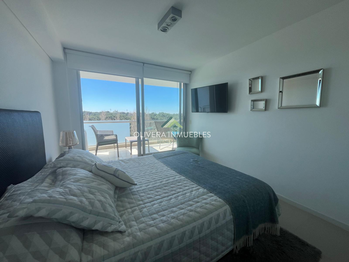 Apartamento ID.8788 - Apartamento tipo casa, con amplia terraza. 2 dormitorios 2 baños.