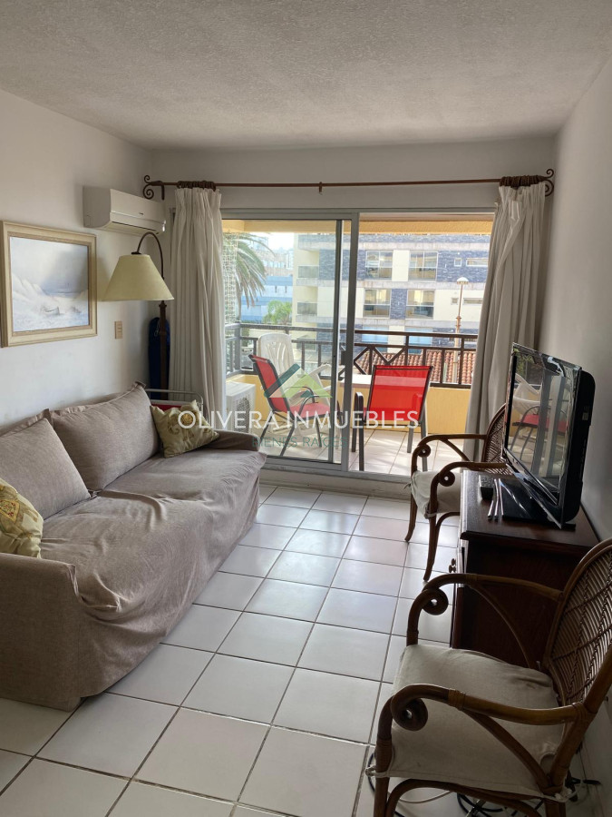 Apartamento ID.11989 - Apartamento en venta 2 dormitorios con vista al mar, Punta del Este