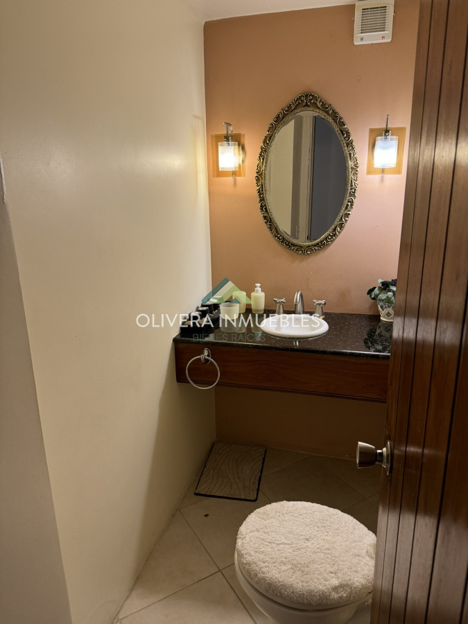 Apartamento ID.11812 - Apartamento en venta de 4 dormitorios en Playa Mansa Punta del Este