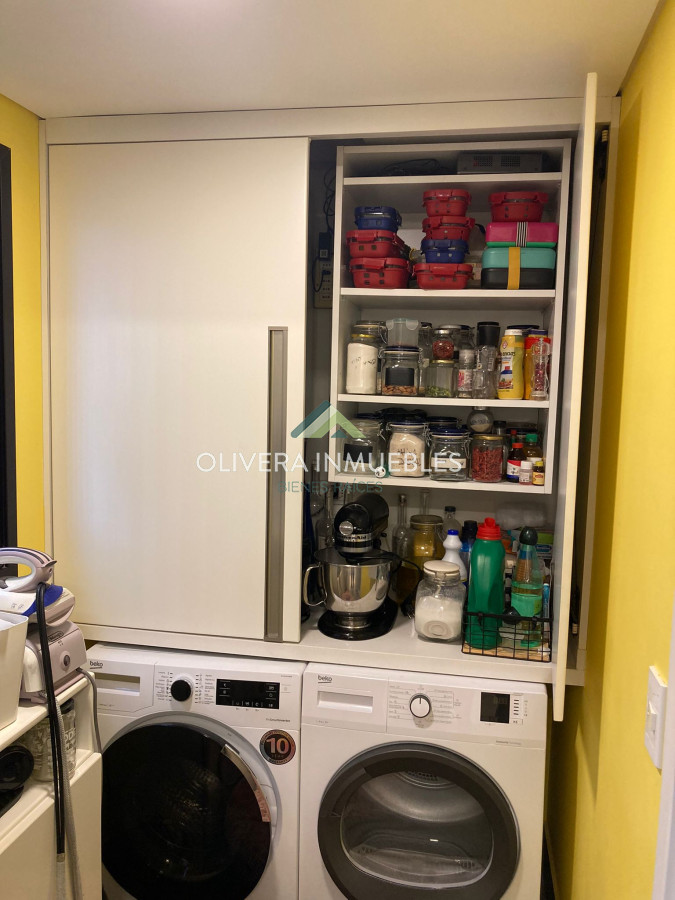 Apartamento ID.12476 - Apartamento en venta 3 dormitorios, con patio y una vista única al lago. 