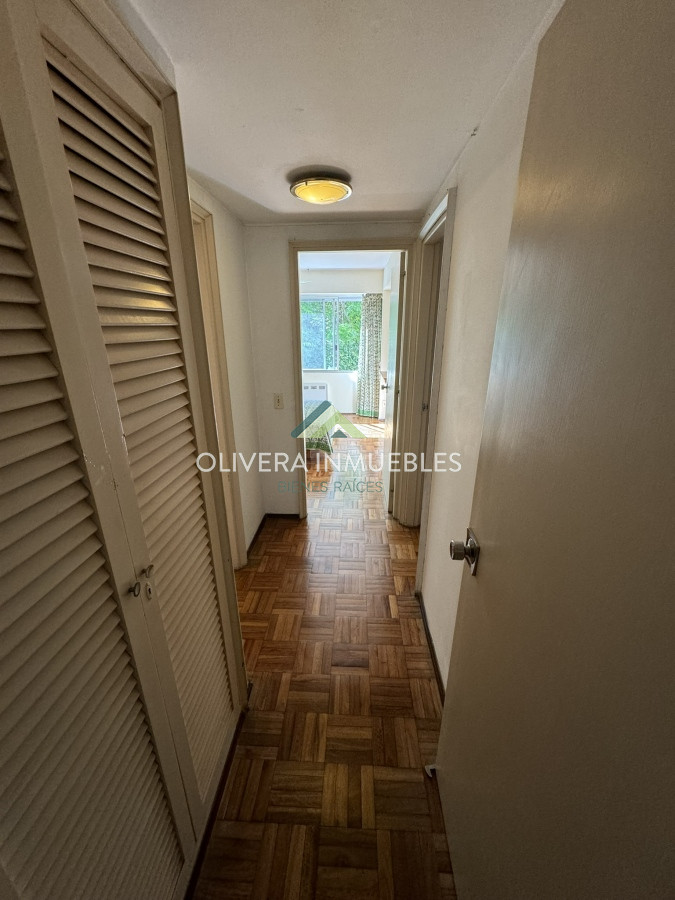 Apartamento ID.11812 - Apartamento en venta de 4 dormitorios en Playa Mansa Punta del Este
