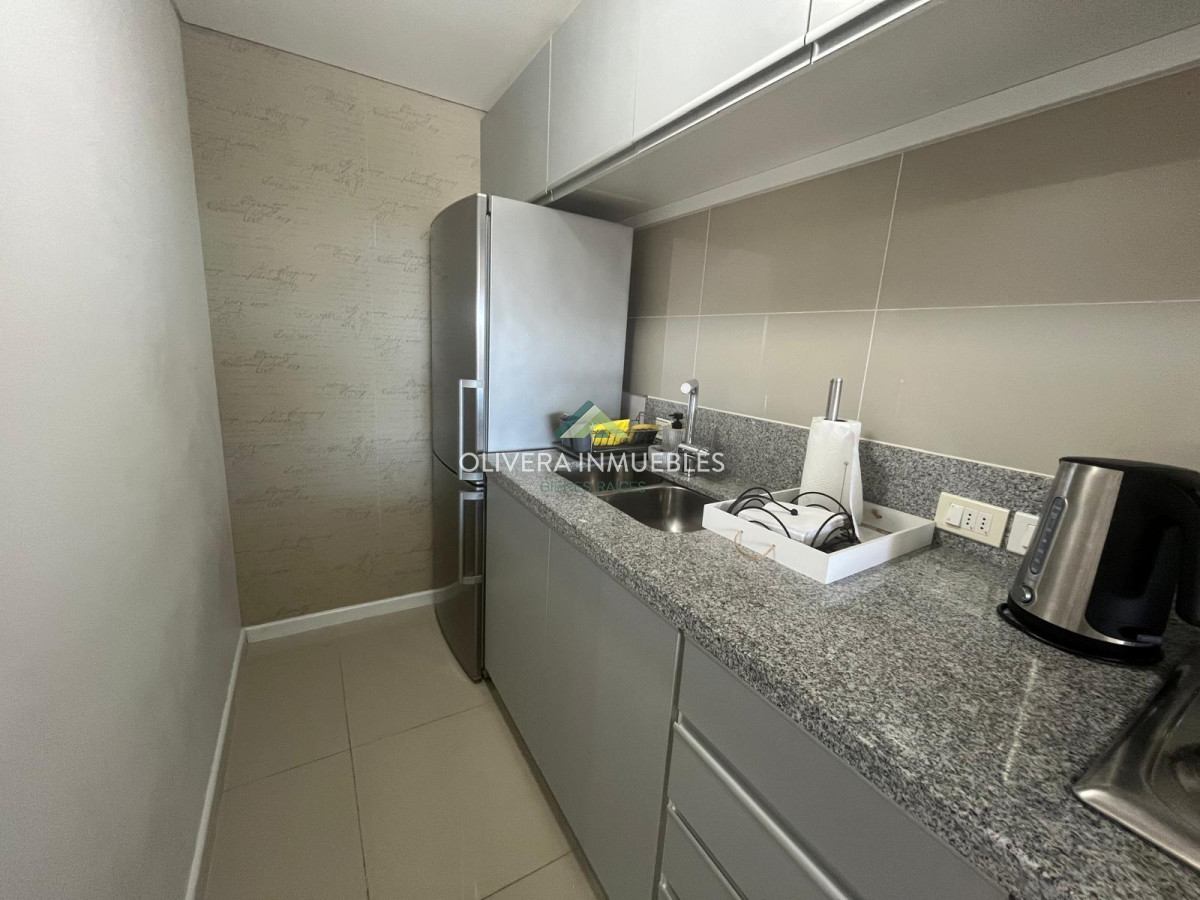 Apartamento ID.8788 - Apartamento tipo casa, con amplia terraza. 2 dormitorios 2 baños.