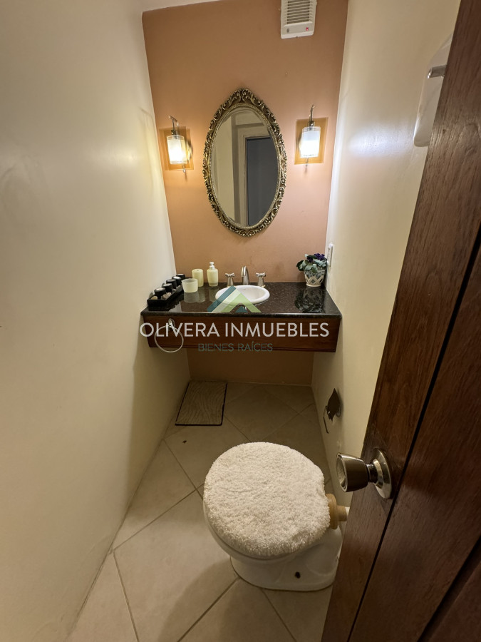 Apartamento ID.11812 - Apartamento en venta de 4 dormitorios en Playa Mansa Punta del Este