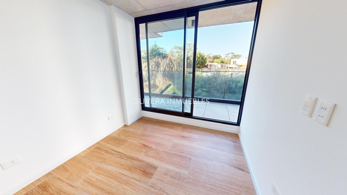 Apartamento ID.12138 - Oportunidad en primera línea, 2 dormitorios, 2 baños.
