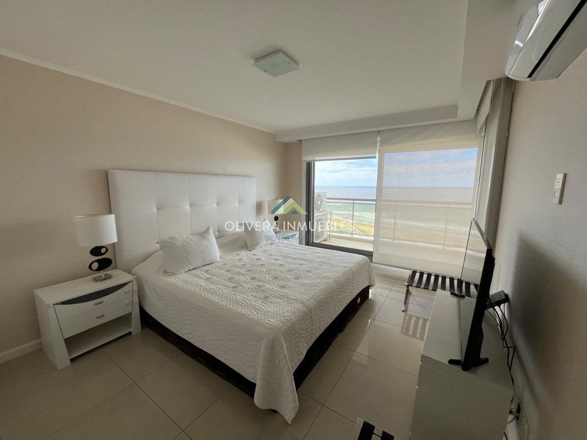 Apartamento ID.12205 - Apartamento en venta de 4 dormitorios en Playa Brava, Punta del Este