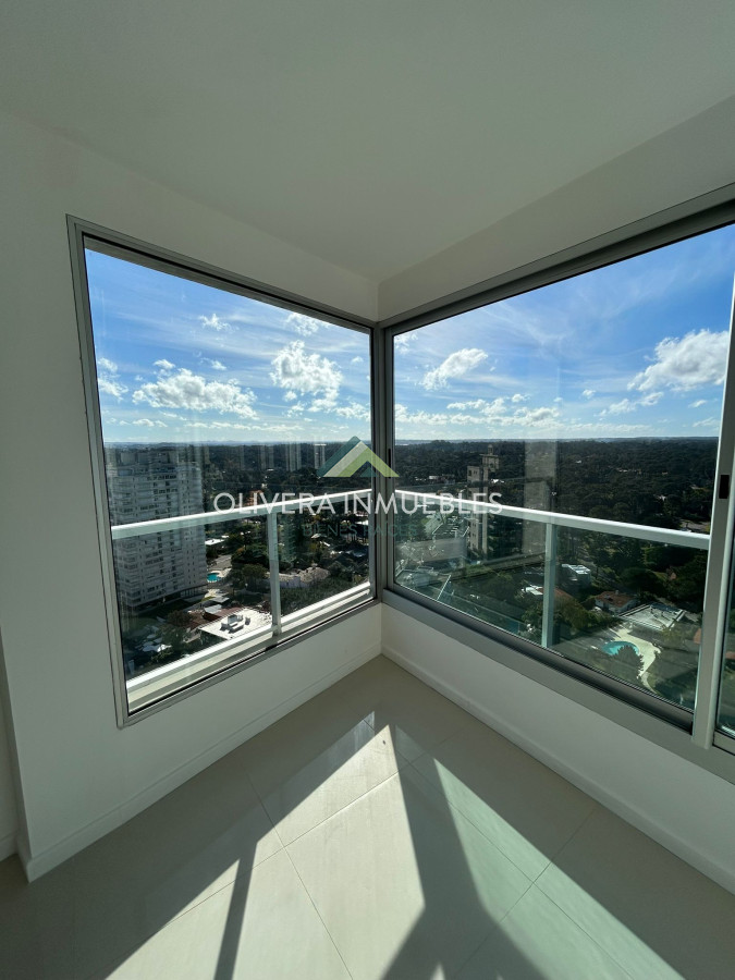 Apartamento ID.2232 - Apartamento en venta en Punta del Este, sobre la Avenida Roosvelt en Edificio Gala Vista