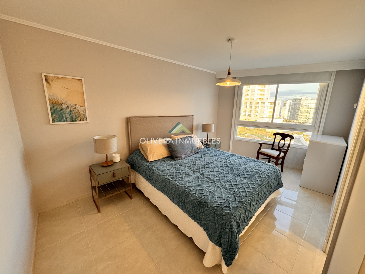 Apartamento ID.12358 - Apartamento en venta de 4 dormitorios en Playa Mansa, Punta del Este
