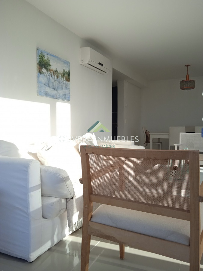 Apartamento ID.8139 - Amplio apartamento de 2 dormitorios y 2 baños, ubicado en un punto estratégico, cerca de todo, con terraza tipo patio.