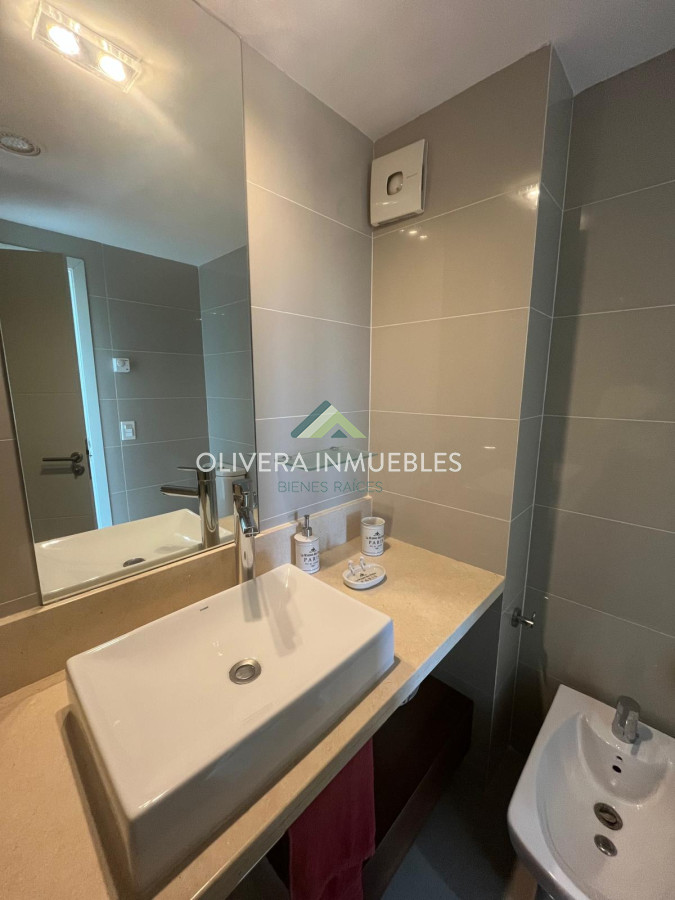 Apartamento ID.8788 - Apartamento tipo casa, con amplia terraza. 2 dormitorios 2 baños.