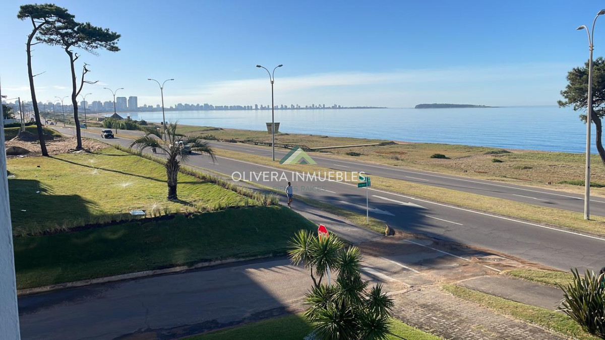 Apartamento ID.12118 - Apartamento en primera línea de la mansa, precio en Oportunidad. 3 dormitorios.