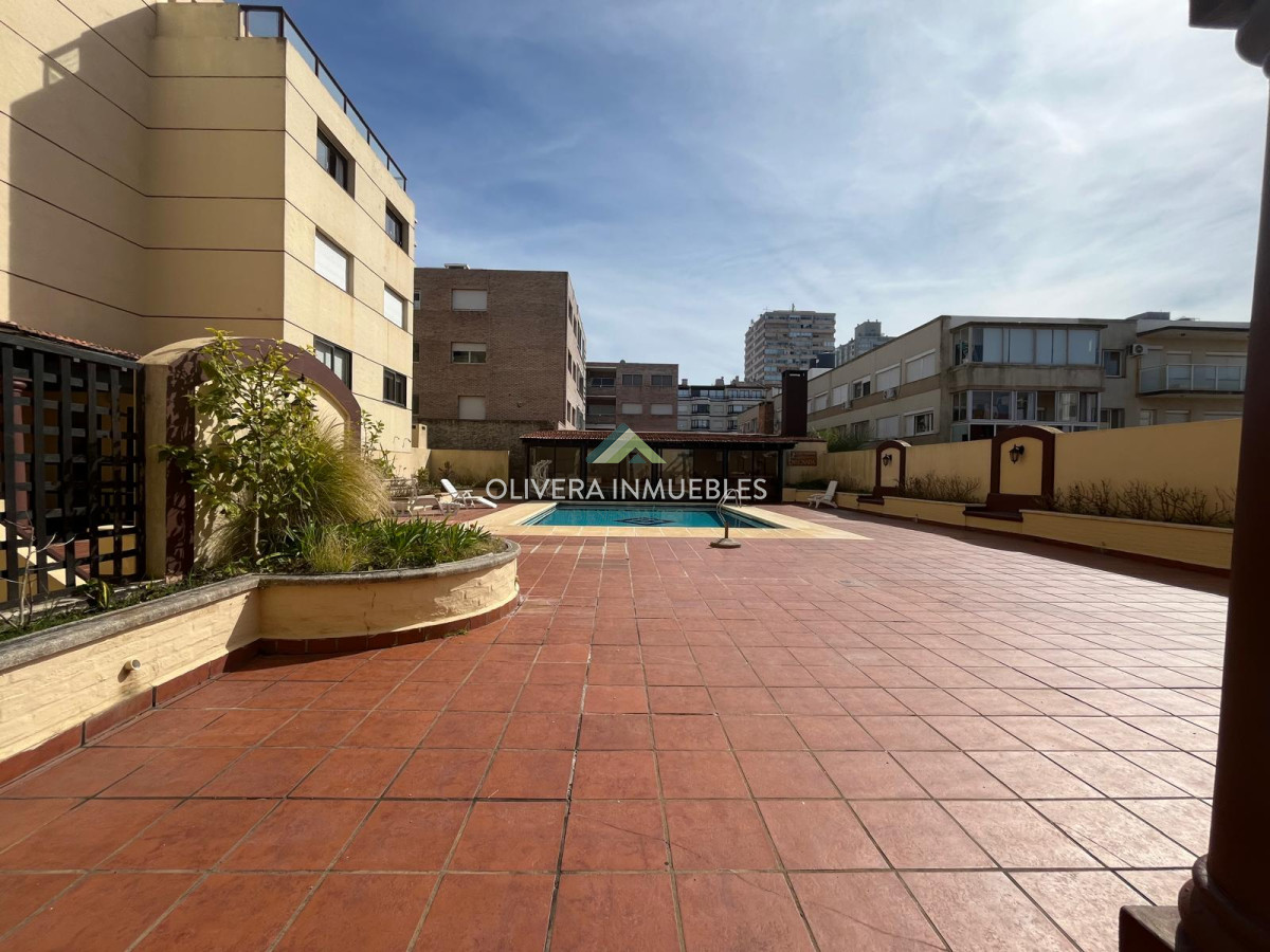 Apartamento ID.13670 - Apartamento en venta y alquiler temporal, vista al mar Punta del Este
