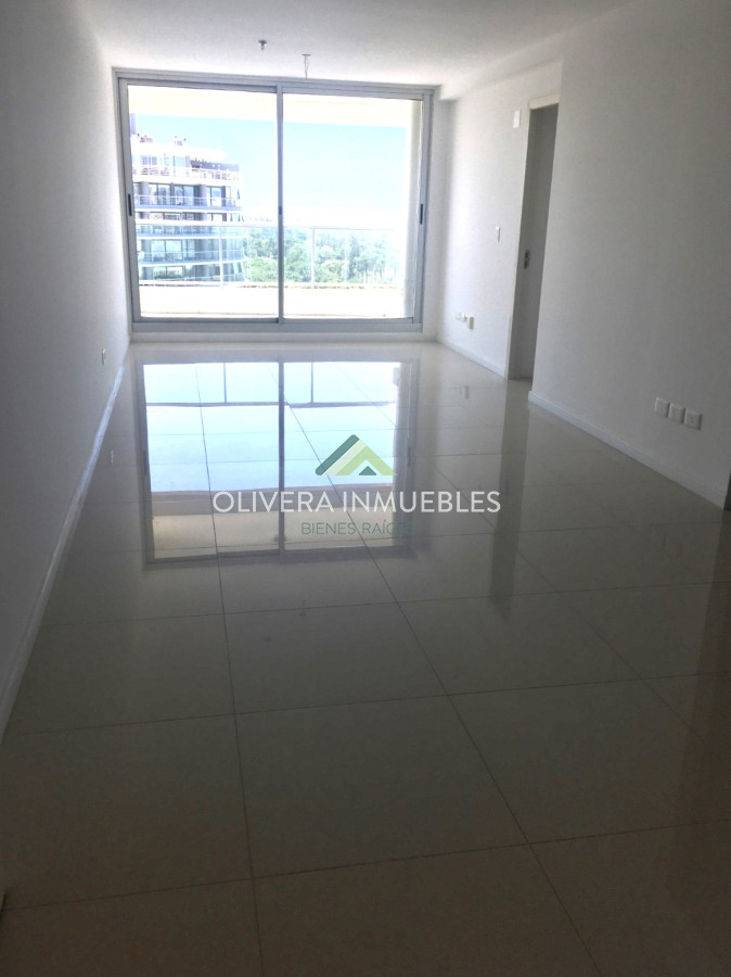 Apartamento ID.2267 - Apartamento en venta en Punta del Este, sobre la Avenida Roosevelt en Edificio Gala Vista.