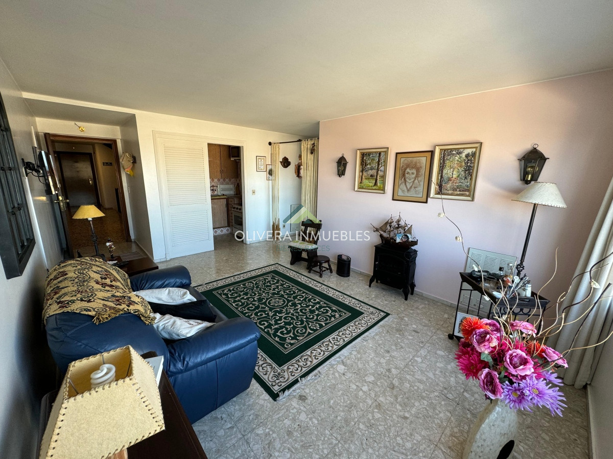 Apartamento ID.11465 - Apartamento en venta de 1 dormitorio y medio en Punta del Este