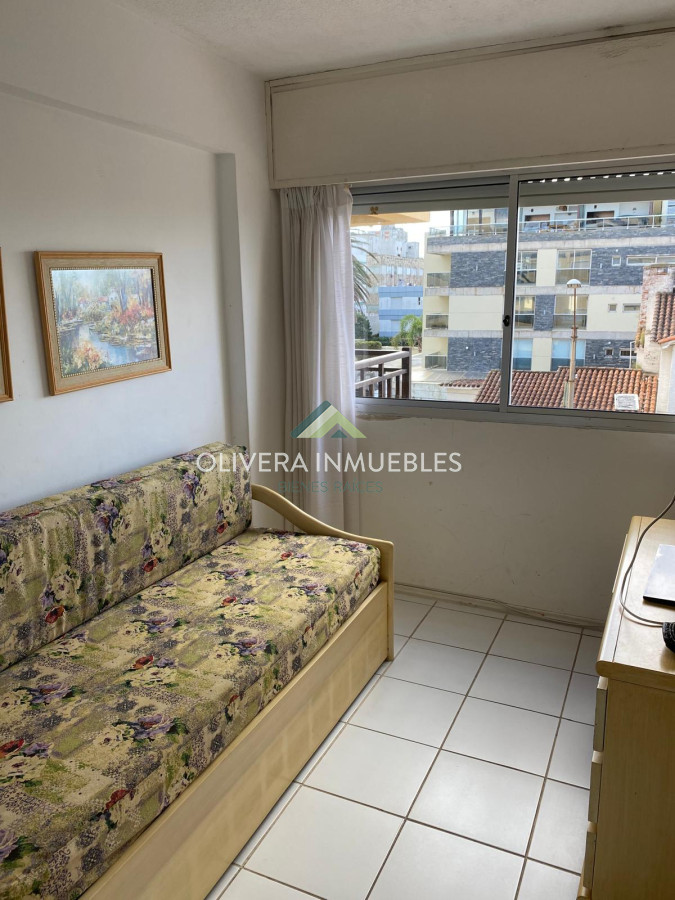 Apartamento ID.11989 - Apartamento en venta 2 dormitorios con vista al mar, Punta del Este