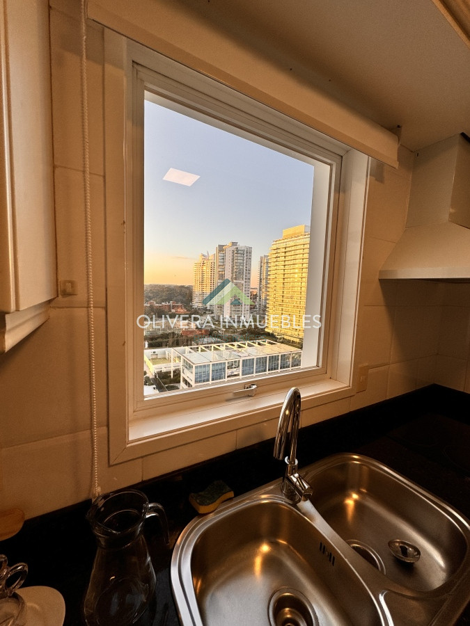 Apartamento ID.12358 - Apartamento en venta de 4 dormitorios en Playa Mansa, Punta del Este