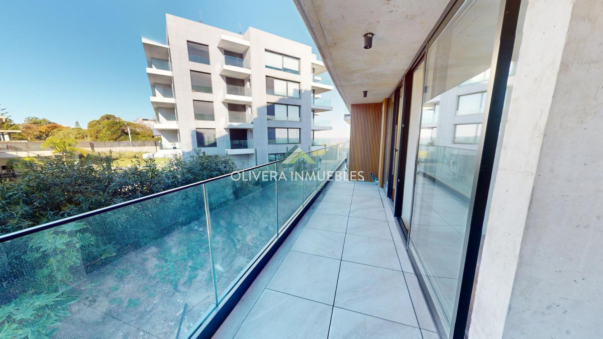 Apartamento ID.12138 - Oportunidad en primera línea, 2 dormitorios, 2 baños.
