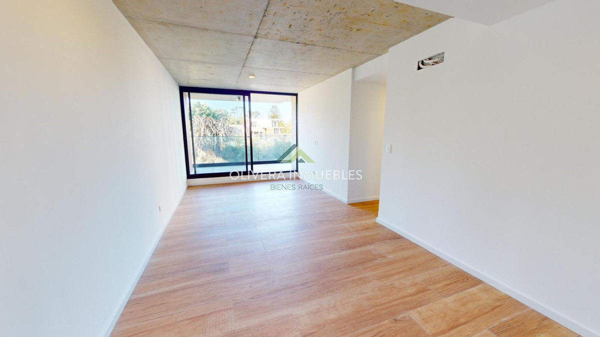Apartamento ID.12138 - Oportunidad en primera línea, 2 dormitorios, 2 baños.