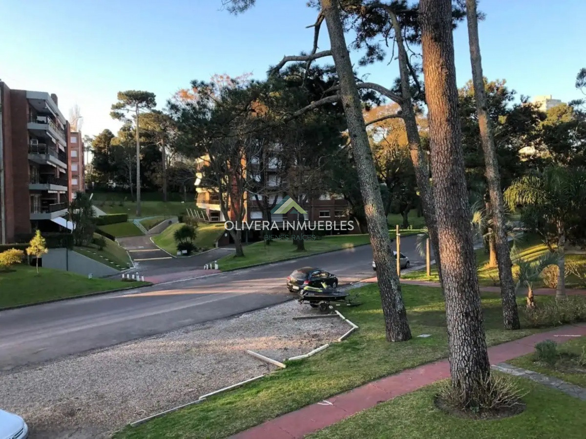 Apartamento ID.9517 - Atención !! Apartamento Complejo en Arcobaleno - Baño Totalmente Nuevo !!