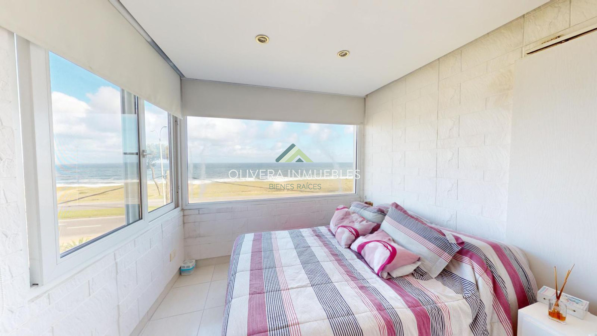 Apartamento ID.12118 - Apartamento en primera línea de la mansa, precio en Oportunidad. 3 dormitorios.