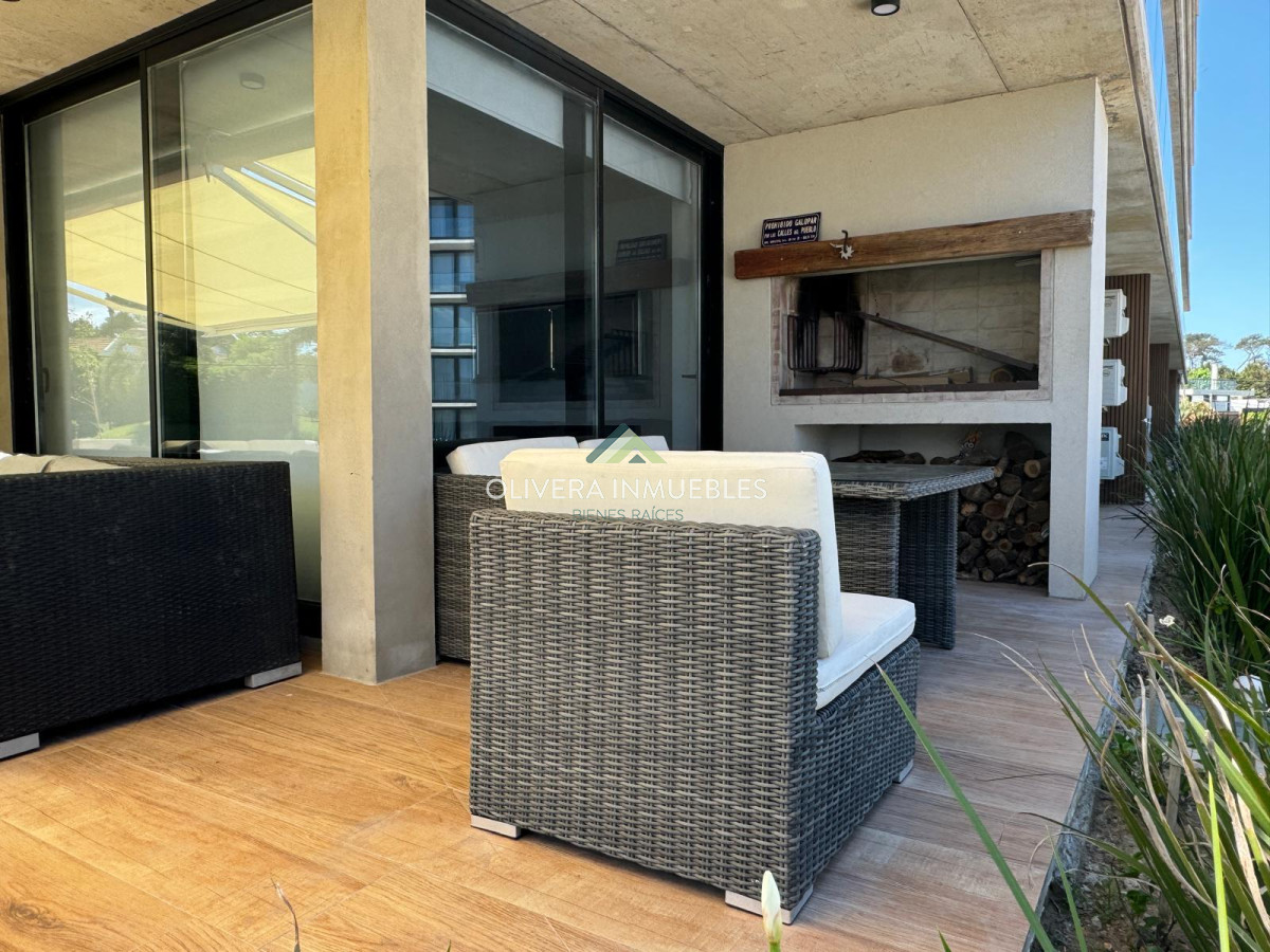 Apartamento ID.11435 - Apartamento en venta, alquiler anual o alquiler de verano  de 2 dormitorio en Playa Mansa, Punta del Este