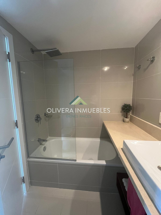 Apartamento ID.8788 - Apartamento tipo casa, con amplia terraza. 2 dormitorios 2 baños.