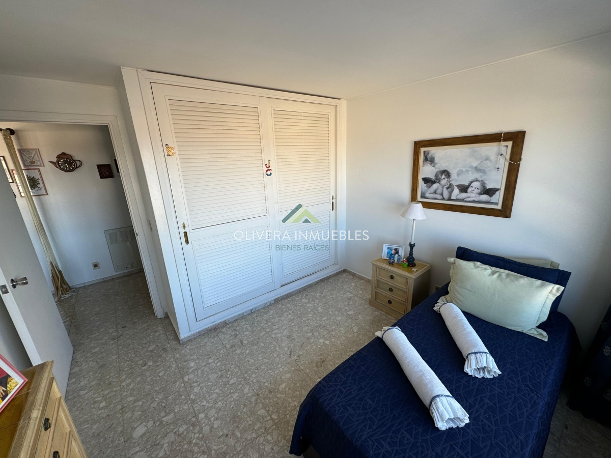 Apartamento ID.11465 - Apartamento en venta de 1 dormitorio y medio en Punta del Este