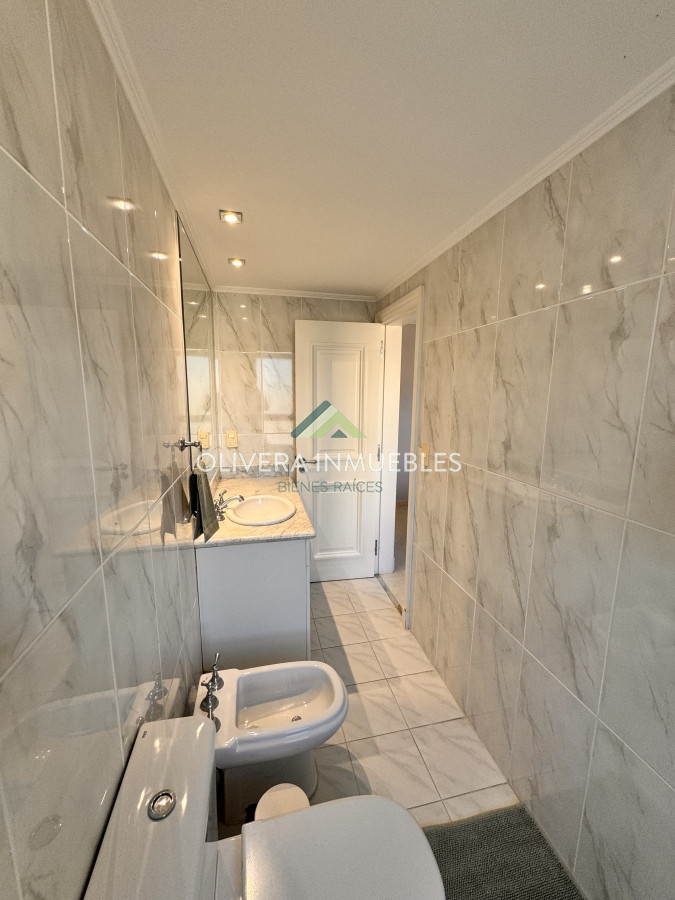 Apartamento ID.12358 - Apartamento en venta de 4 dormitorios en Playa Mansa, Punta del Este