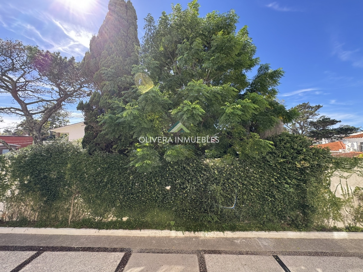 Apartamento ID.11812 - Apartamento en venta de 4 dormitorios en Playa Mansa Punta del Este