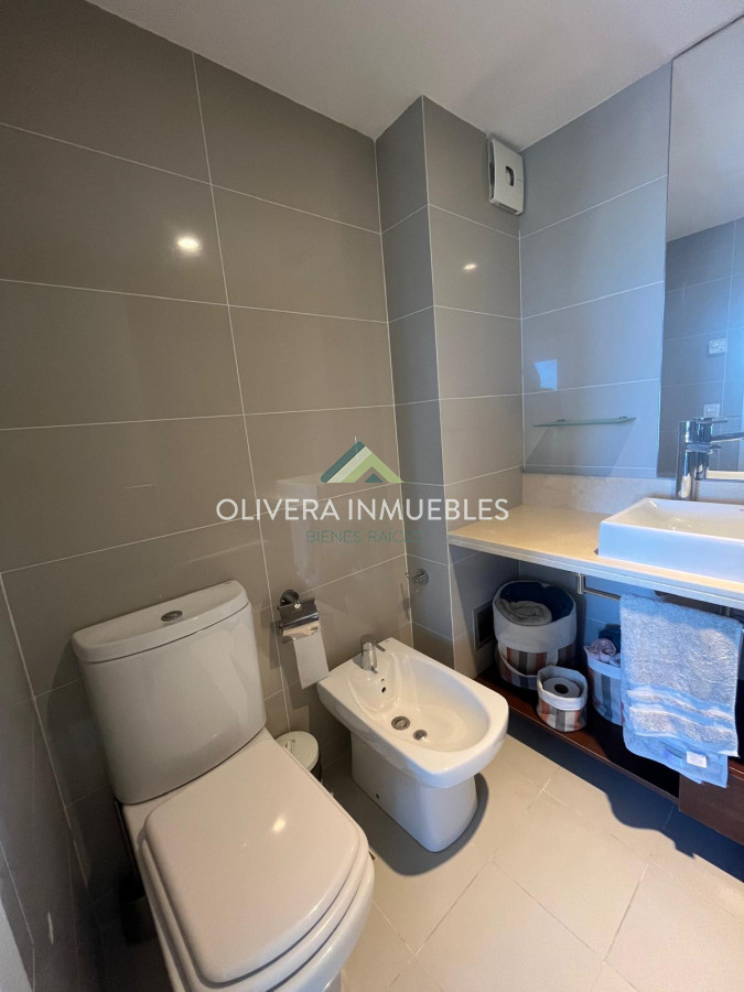 Apartamento ID.8788 - Apartamento tipo casa, con amplia terraza. 2 dormitorios 2 baños.