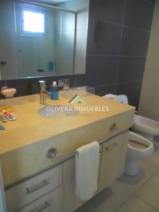 Apartamento ID.4440 - Apartamento en venta y alquiler de 2 dormitorios, Punta del Este.