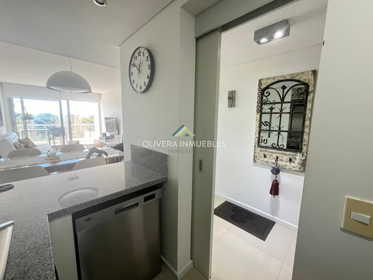 Apartamento ID.8788 - Apartamento tipo casa, con amplia terraza. 2 dormitorios 2 baños.