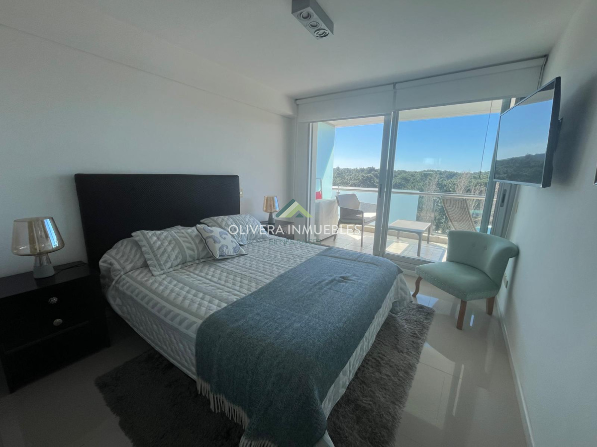 Apartamento ID.8788 - Apartamento tipo casa, con amplia terraza. 2 dormitorios 2 baños.