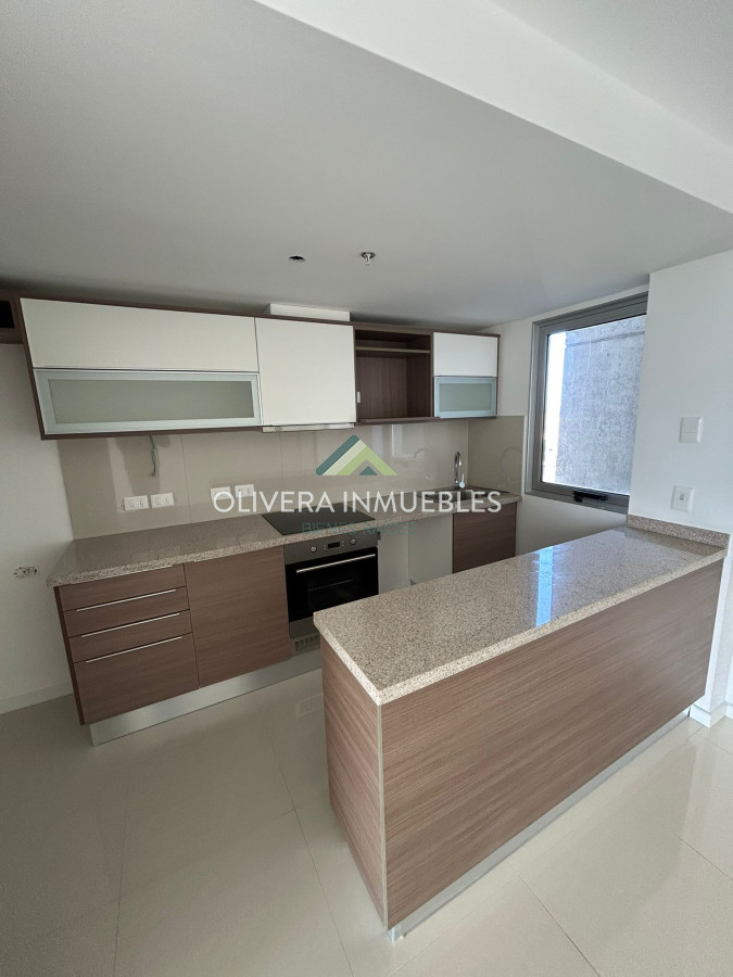 Apartamento ID.2222 - Apartamento en venta en Punta del Este, sobre la Avenida Roosvelt en Edificio Gala Vista