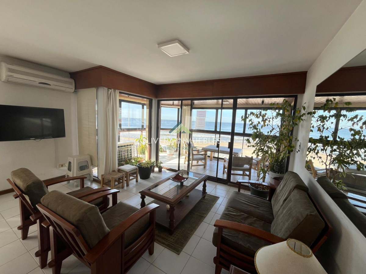 Apartamento ID.13670 - Apartamento en venta y alquiler temporal, vista al mar Punta del Este