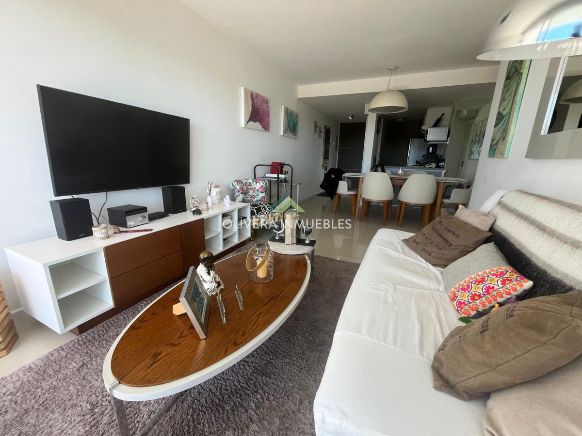 Apartamento ID.8788 - Apartamento tipo casa, con amplia terraza. 2 dormitorios 2 baños.