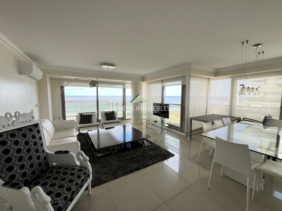 Apartamento ID.12205 - Apartamento en venta de 4 dormitorios en Playa Brava, Punta del Este