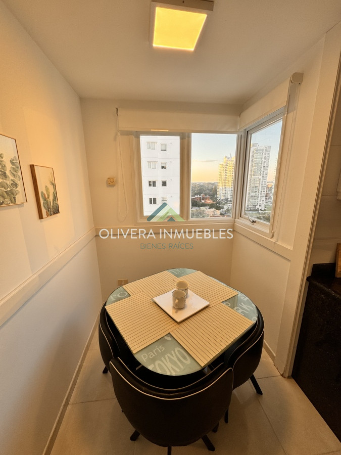 Apartamento ID.12358 - Apartamento en venta de 4 dormitorios en Playa Mansa, Punta del Este