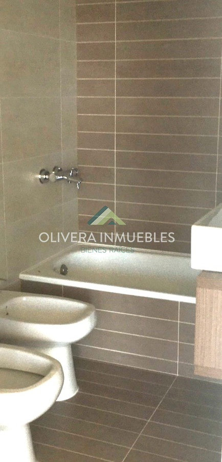 Apartamento ID.2267 - Apartamento en venta en Punta del Este, sobre la Avenida Roosevelt en Edificio Gala Vista.