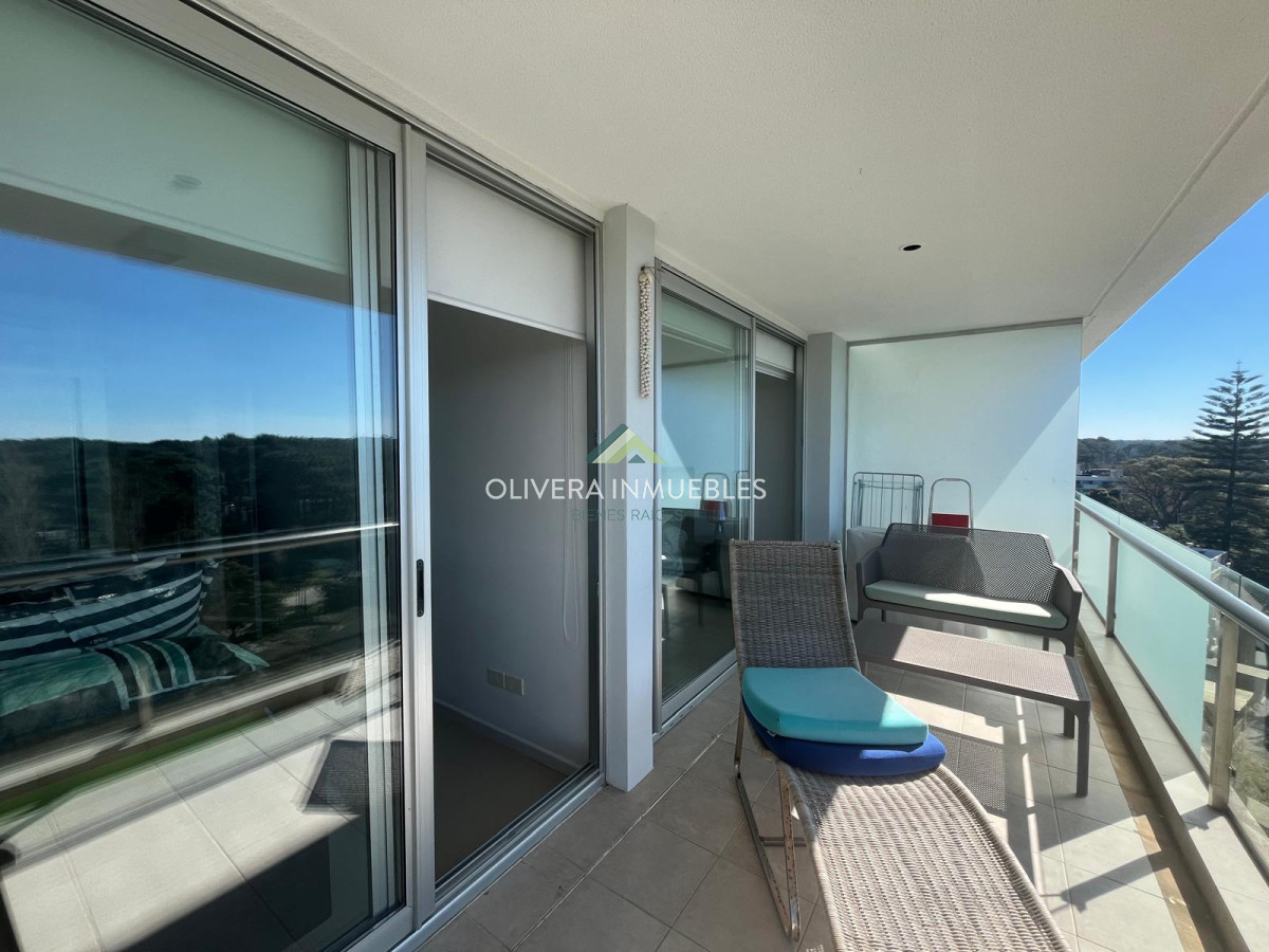 Apartamento ID.8788 - Apartamento tipo casa, con amplia terraza. 2 dormitorios 2 baños.