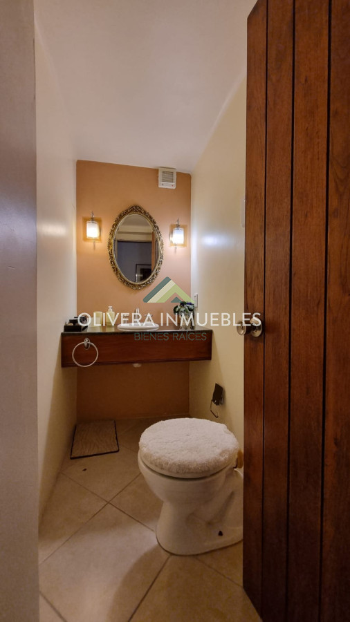Apartamento ID.11812 - Apartamento en venta de 4 dormitorios en Playa Mansa Punta del Este