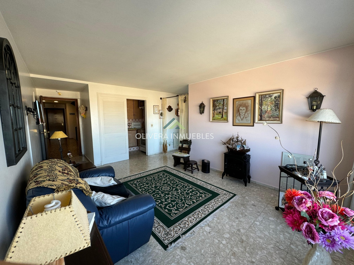 Apartamento ID.11465 - Apartamento en venta de 1 dormitorio y medio en Punta del Este