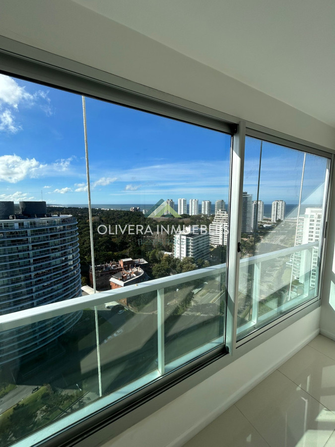 Apartamento ID.2232 - Apartamento en venta en Punta del Este, sobre la Avenida Roosvelt en Edificio Gala Vista