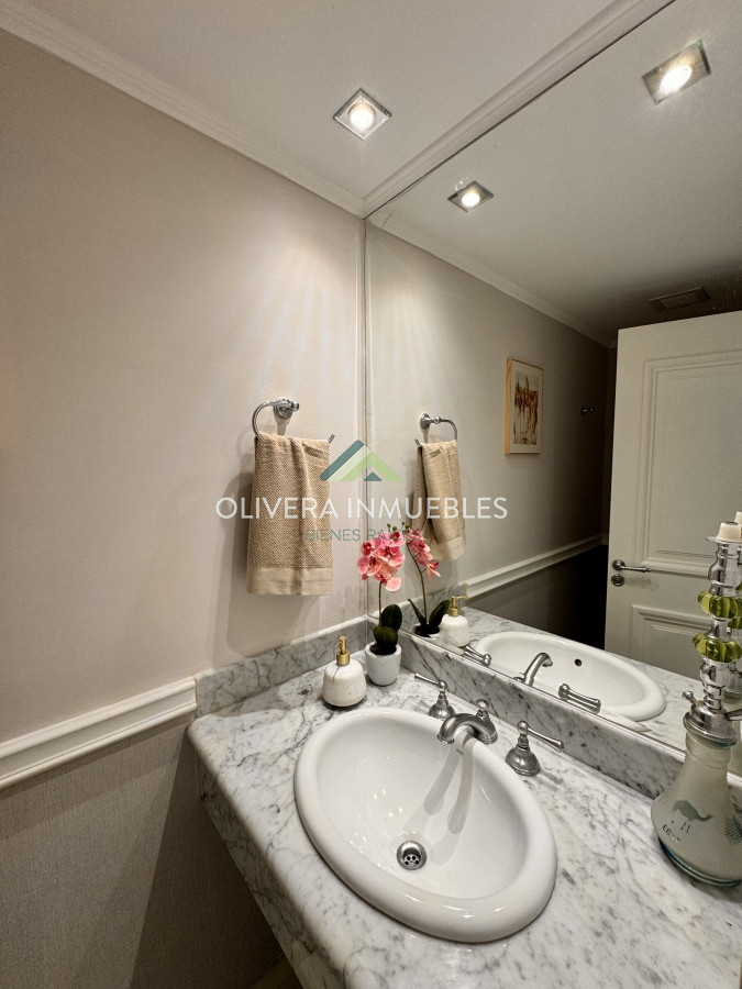 Apartamento ID.12358 - Apartamento en venta de 4 dormitorios en Playa Mansa, Punta del Este
