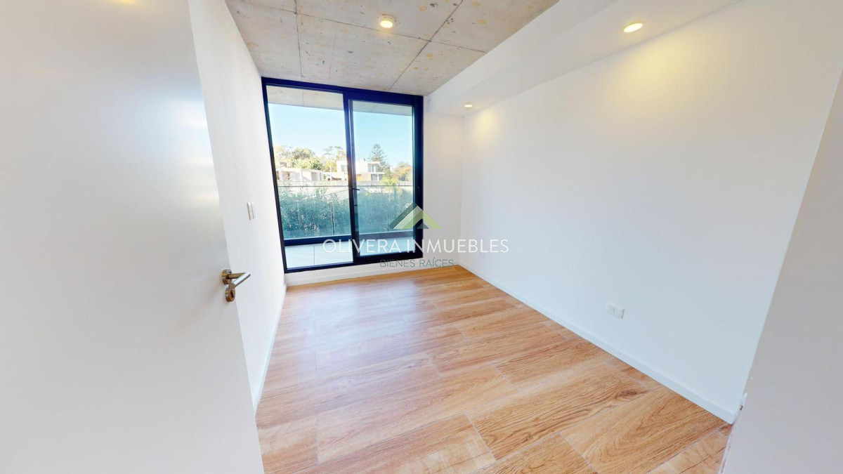 Apartamento ID.12138 - Oportunidad en primera línea, 2 dormitorios, 2 baños.