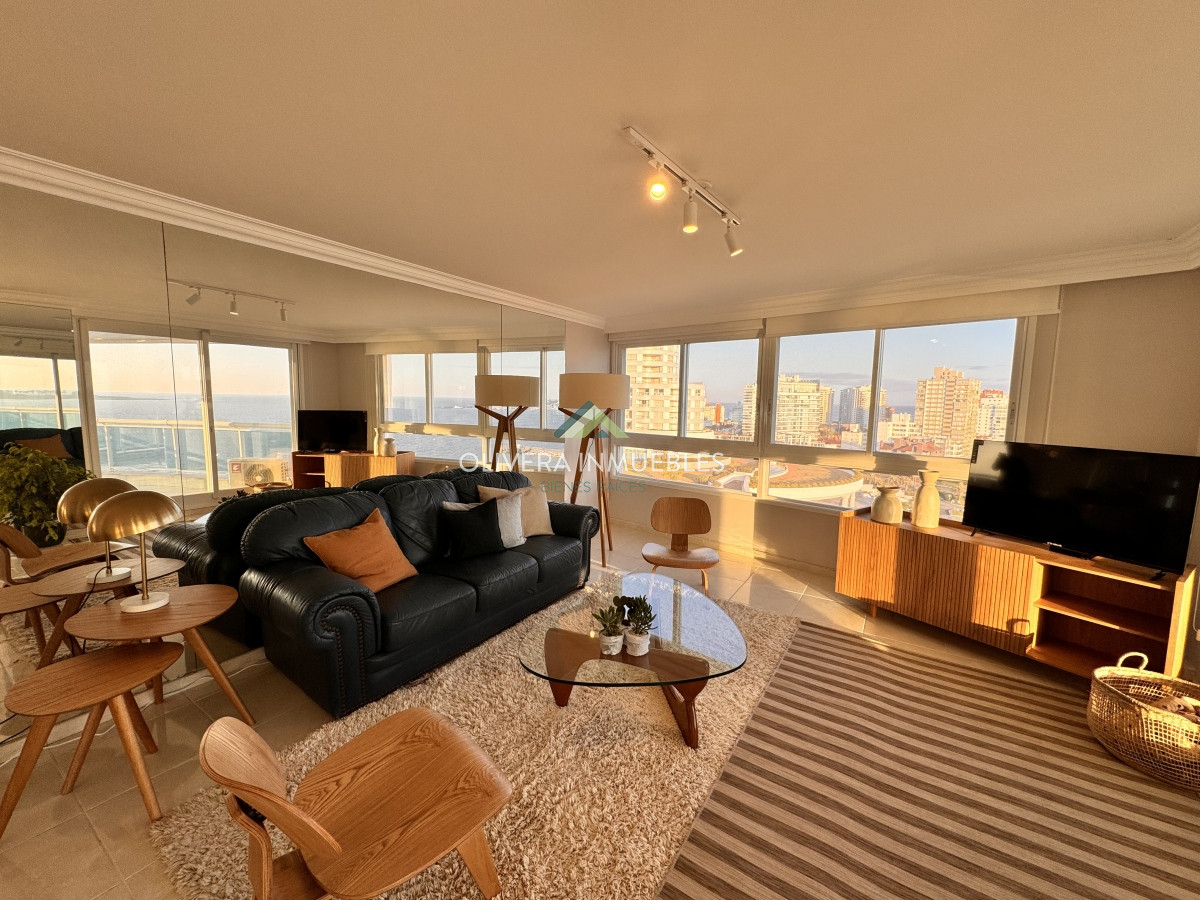 Apartamento ID.12358 - Apartamento en venta de 4 dormitorios en Playa Mansa, Punta del Este