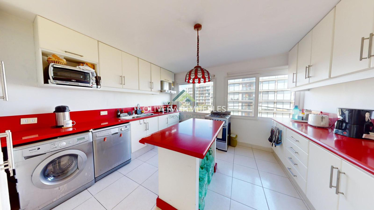 Apartamento ID.12118 - Apartamento en primera línea de la mansa, precio en Oportunidad. 3 dormitorios.