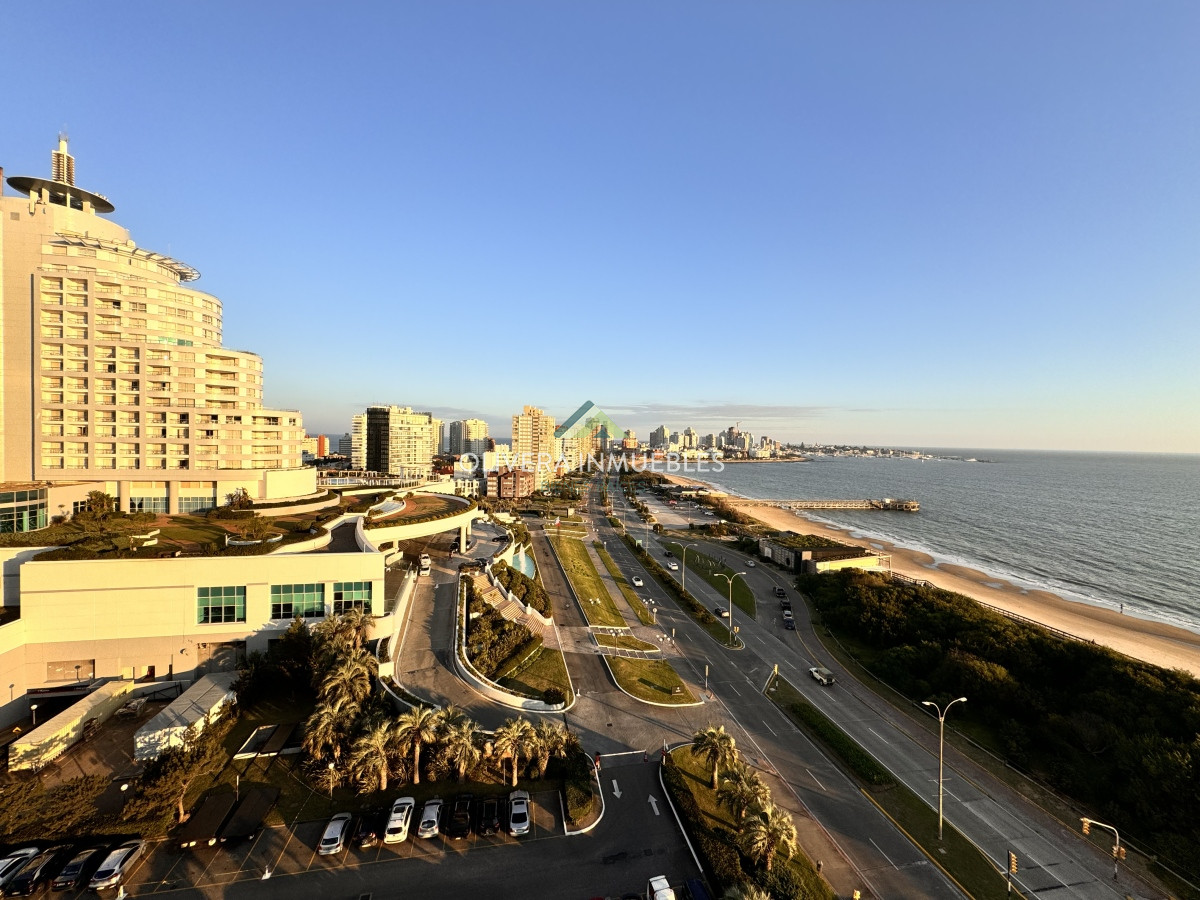 Apartamento ID.12358 - Apartamento en venta de 4 dormitorios en Playa Mansa, Punta del Este