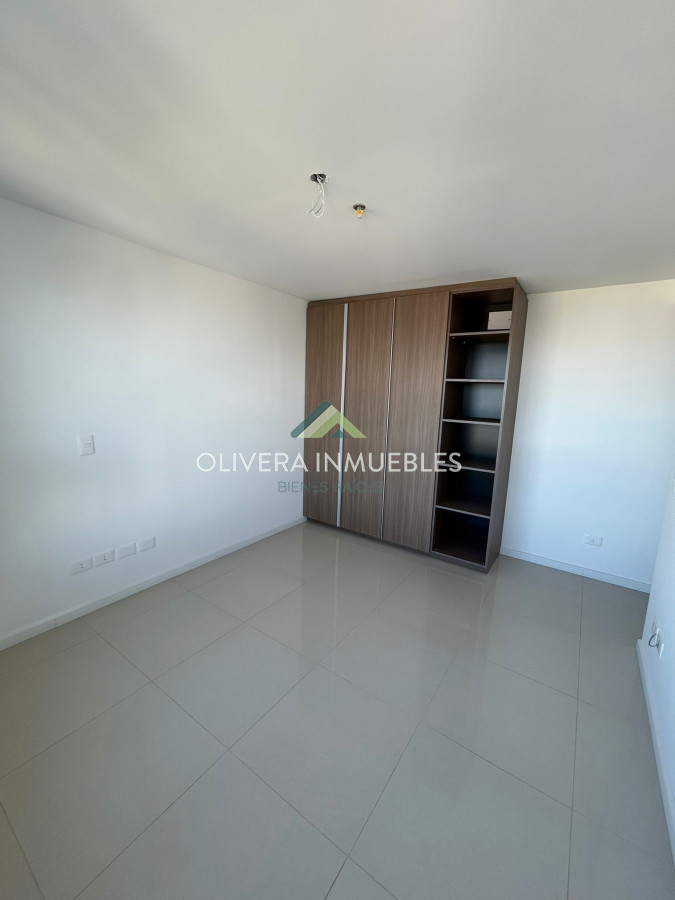 Apartamento ID.2232 - Apartamento en venta en Punta del Este, sobre la Avenida Roosvelt en Edificio Gala Vista