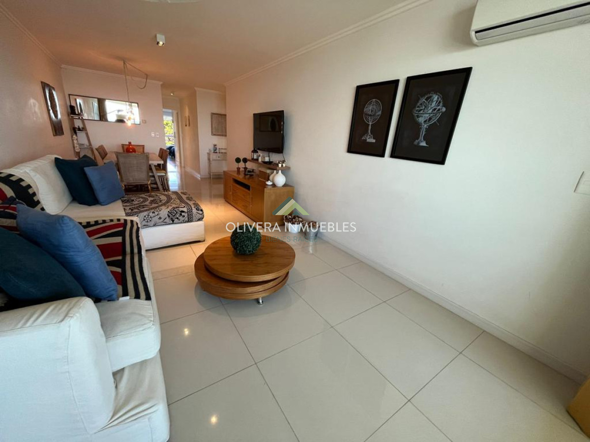 Apartamento ID.12105 - Apartamento en venta de 2 dormitorios en Edificio Cruceros