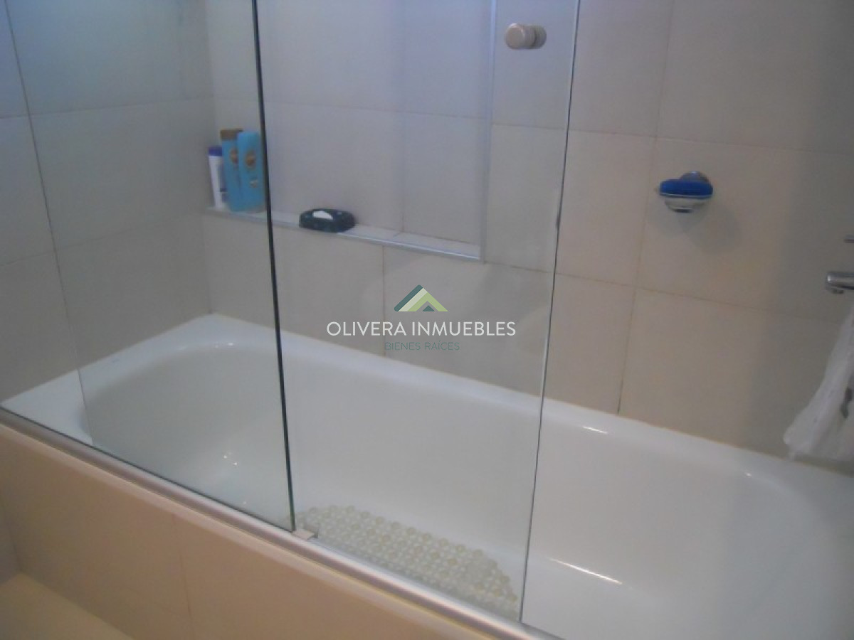 Apartamento ID.4440 - Apartamento en venta y alquiler de 2 dormitorios, Punta del Este.